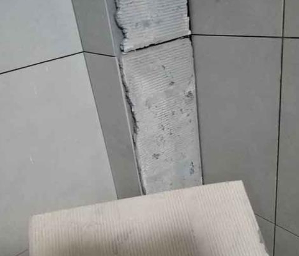 偏关瓷砖空鼓维修公司分享下厨房瓷砖脱落的补救措施。